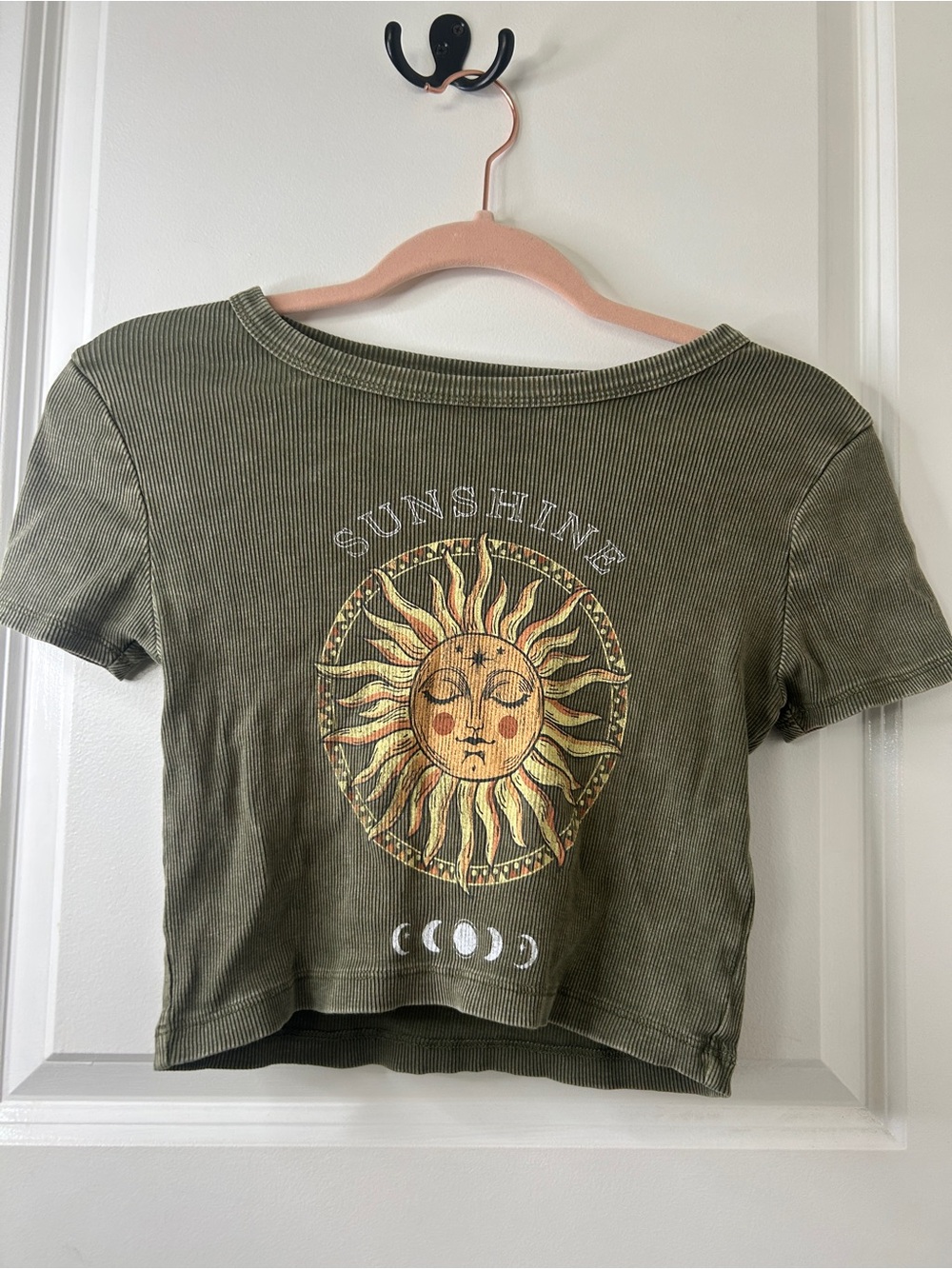 Olive Sun Graphic Crop Top - Unbranded